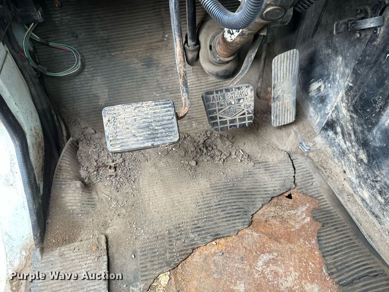 image for item DN0931 2002 International  8100 dump flatbed truck