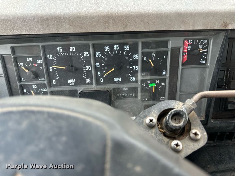 image for item DN0931 2002 International  8100 dump flatbed truck