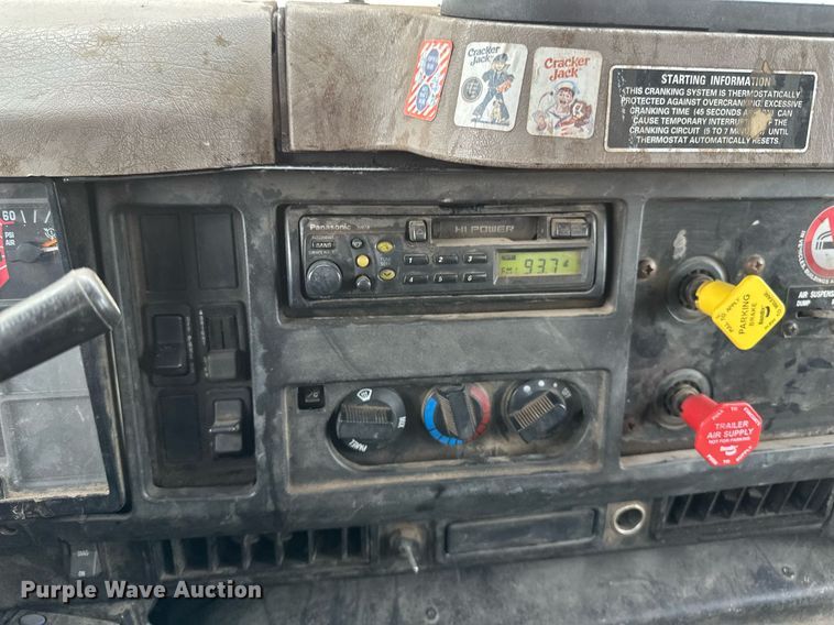 image for item DN0931 2002 International  8100 dump flatbed truck