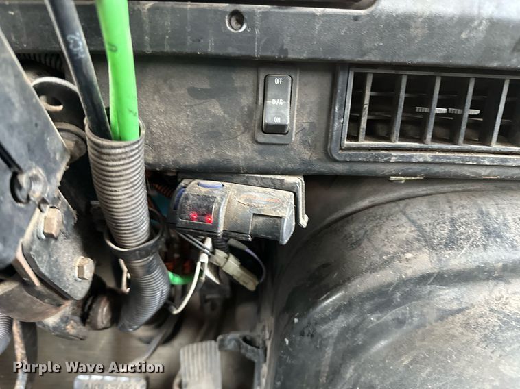 image for item DN0931 2002 International  8100 dump flatbed truck