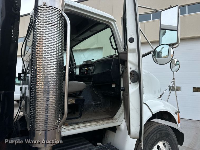 image for item DN0931 2002 International  8100 dump flatbed truck