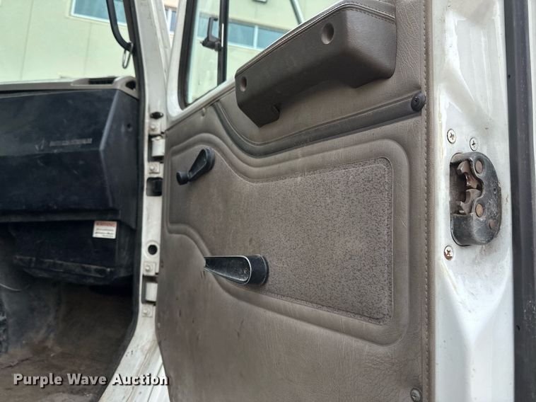 image for item DN0931 2002 International  8100 dump flatbed truck