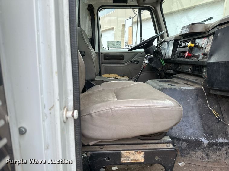 image for item DN0931 2002 International  8100 dump flatbed truck