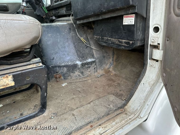 image for item DN0931 2002 International  8100 dump flatbed truck