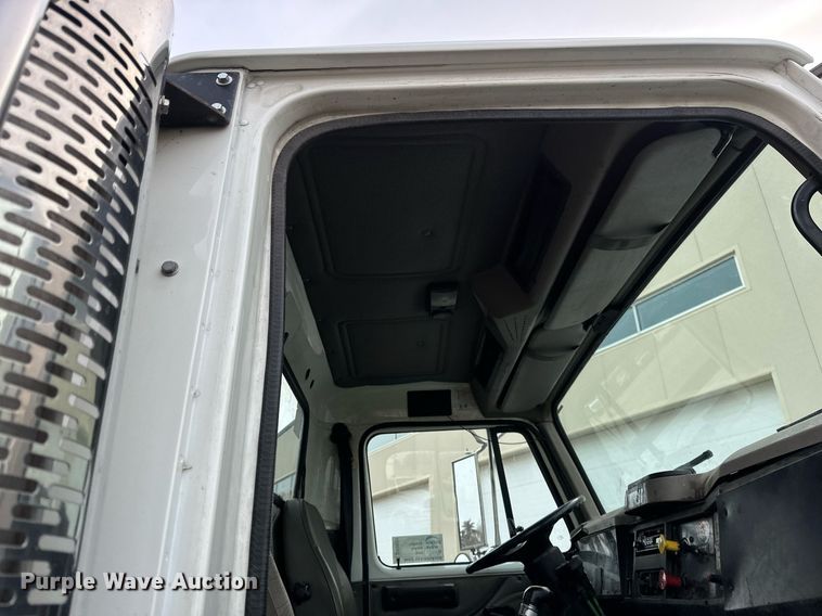 image for item DN0931 2002 International  8100 dump flatbed truck