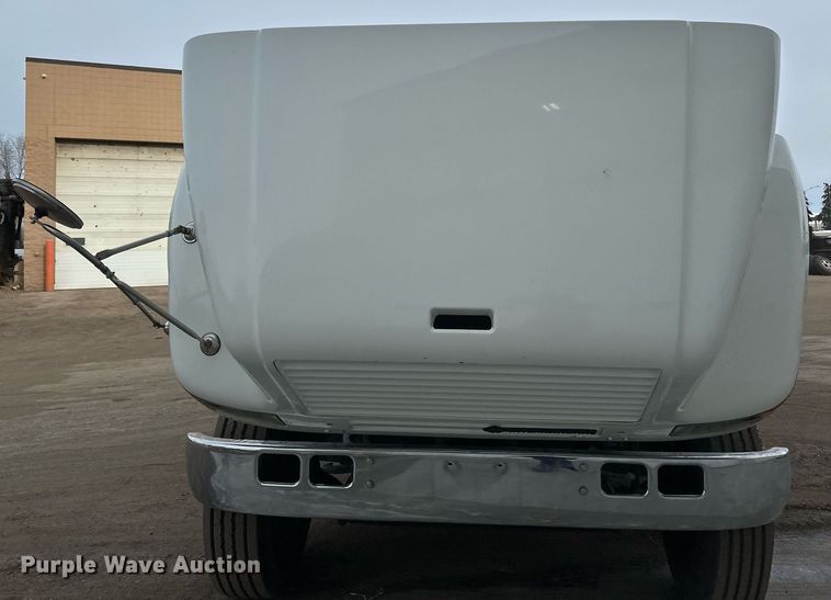 image for item DN0931 2002 International  8100 dump flatbed truck