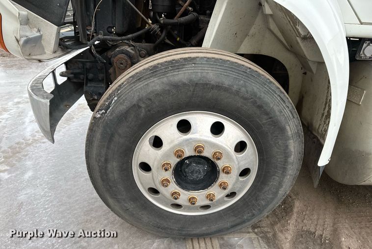 image for item DN0931 2002 International  8100 dump flatbed truck