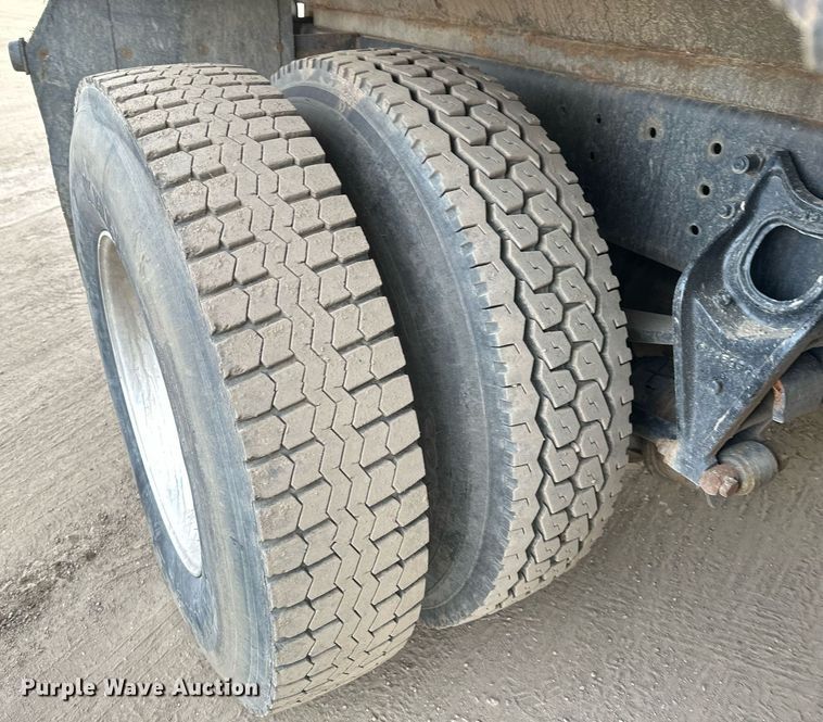 image for item DN0931 2002 International  8100 dump flatbed truck