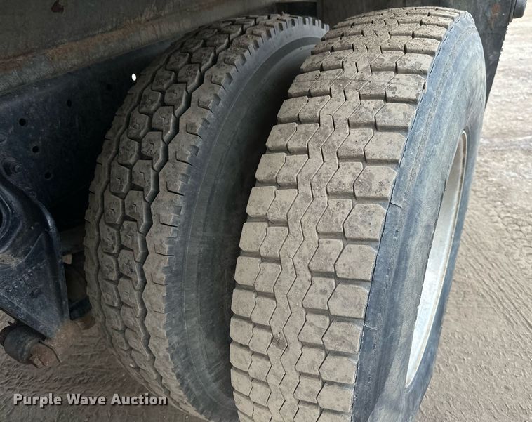 image for item DN0931 2002 International  8100 dump flatbed truck