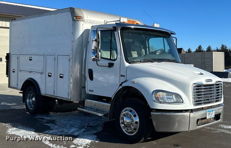 image for item DN0947 2003 Freightliner  M2 utility / service truck