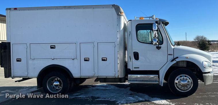 image for item DN0947 2003 Freightliner  M2 utility / service truck