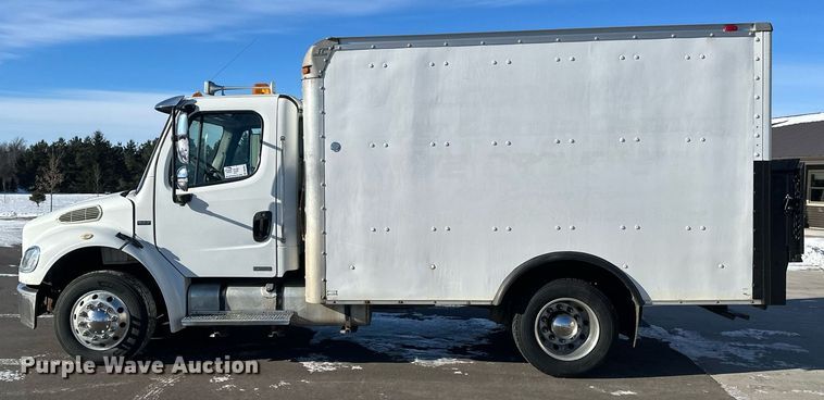 image for item DN0947 2003 Freightliner  M2 utility / service truck