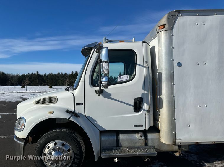 image for item DN0947 2003 Freightliner  M2 utility / service truck