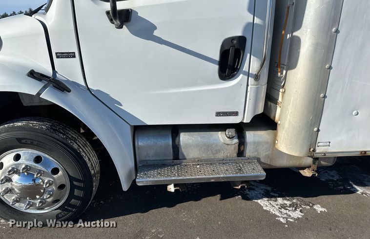 image for item DN0947 2003 Freightliner  M2 utility / service truck