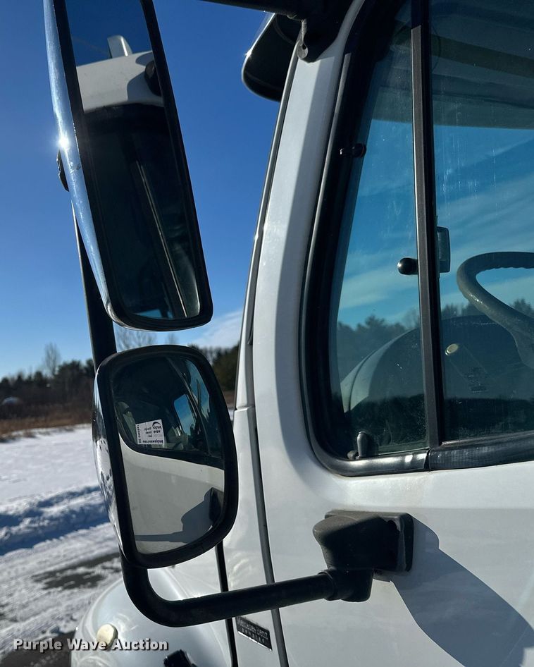 image for item DN0947 2003 Freightliner  M2 utility / service truck