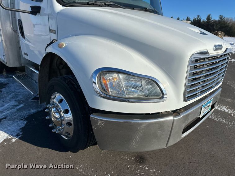 image for item DN0947 2003 Freightliner  M2 utility / service truck