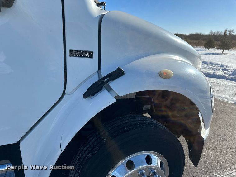 image for item DN0947 2003 Freightliner  M2 utility / service truck