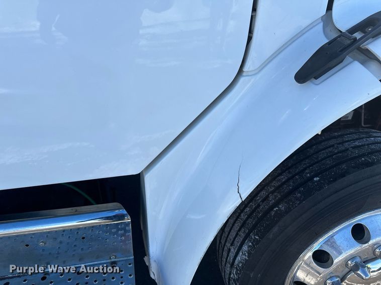 image for item DN0947 2003 Freightliner  M2 utility / service truck