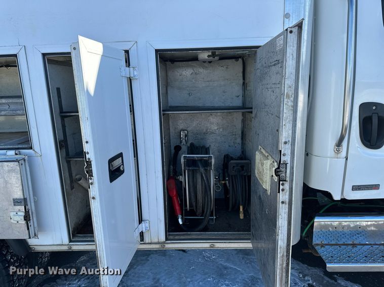 image for item DN0947 2003 Freightliner  M2 utility / service truck