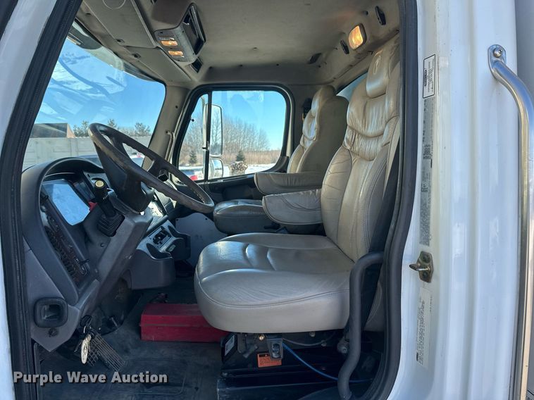 image for item DN0947 2003 Freightliner  M2 utility / service truck