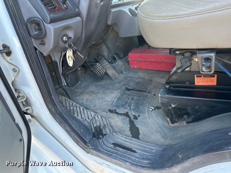 image for item DN0947 2003 Freightliner  M2 utility / service truck