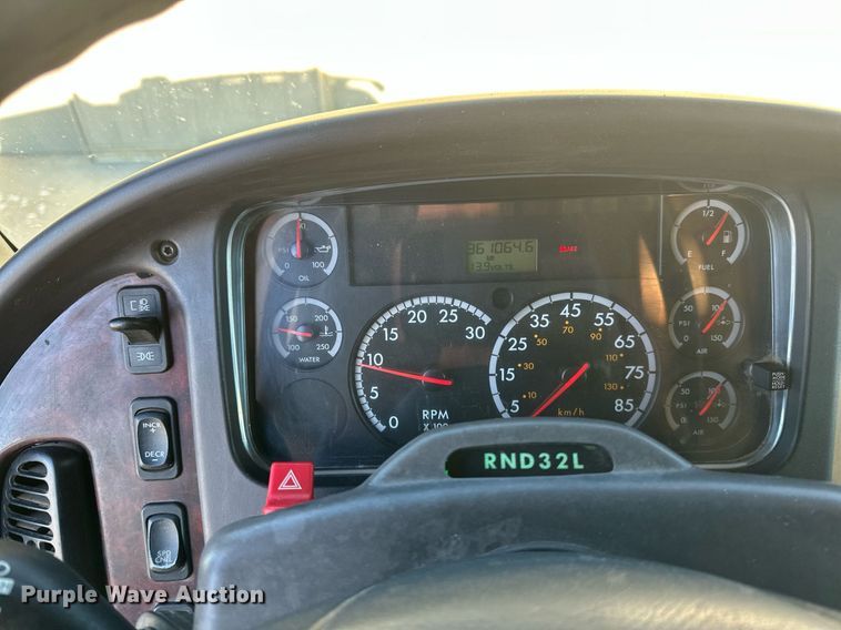 image for item DN0947 2003 Freightliner  M2 utility / service truck