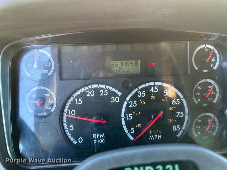 image for item DN0947 2003 Freightliner  M2 utility / service truck