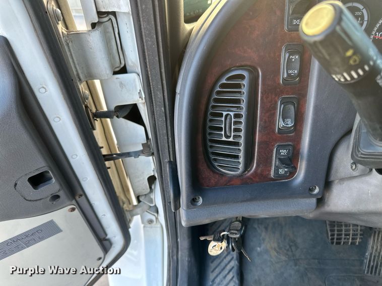 image for item DN0947 2003 Freightliner  M2 utility / service truck