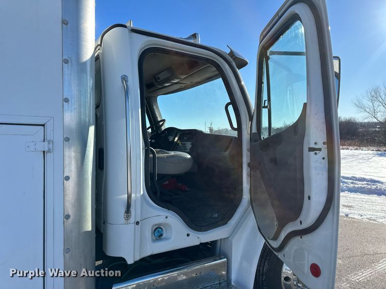 image for item DN0947 2003 Freightliner  M2 utility / service truck