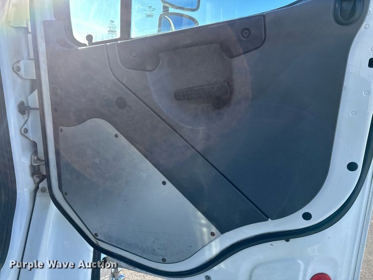 image for item DN0947 2003 Freightliner  M2 utility / service truck