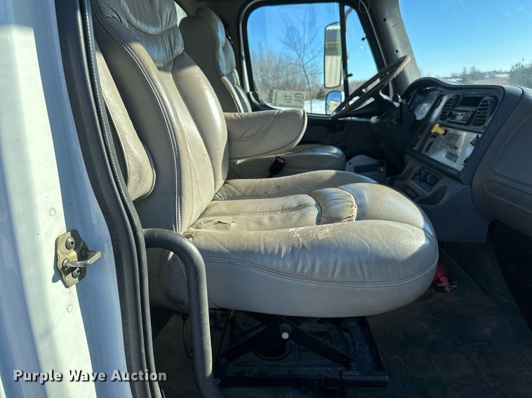 image for item DN0947 2003 Freightliner  M2 utility / service truck