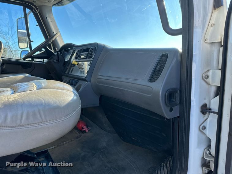 image for item DN0947 2003 Freightliner  M2 utility / service truck