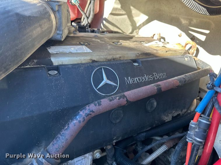 image for item DN0947 2003 Freightliner  M2 utility / service truck