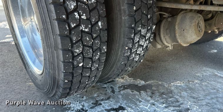 image for item DN0947 2003 Freightliner  M2 utility / service truck