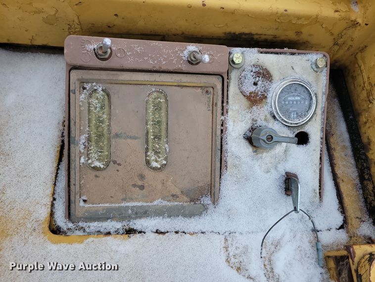 image for item DN3667 1982 Caterpillar 953 track loader