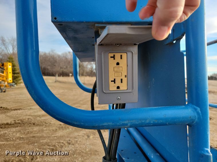 image for item DN3670 2006 Genie S-60 boom lift