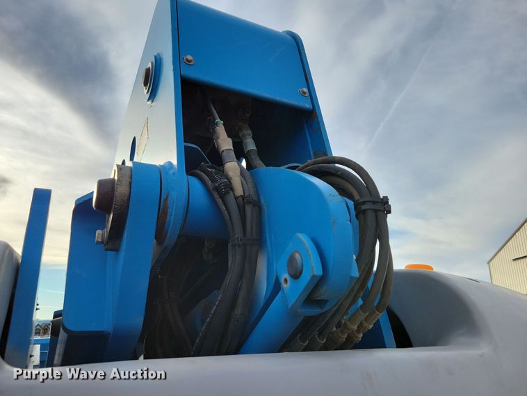 image for item DN3670 2006 Genie S-60 boom lift