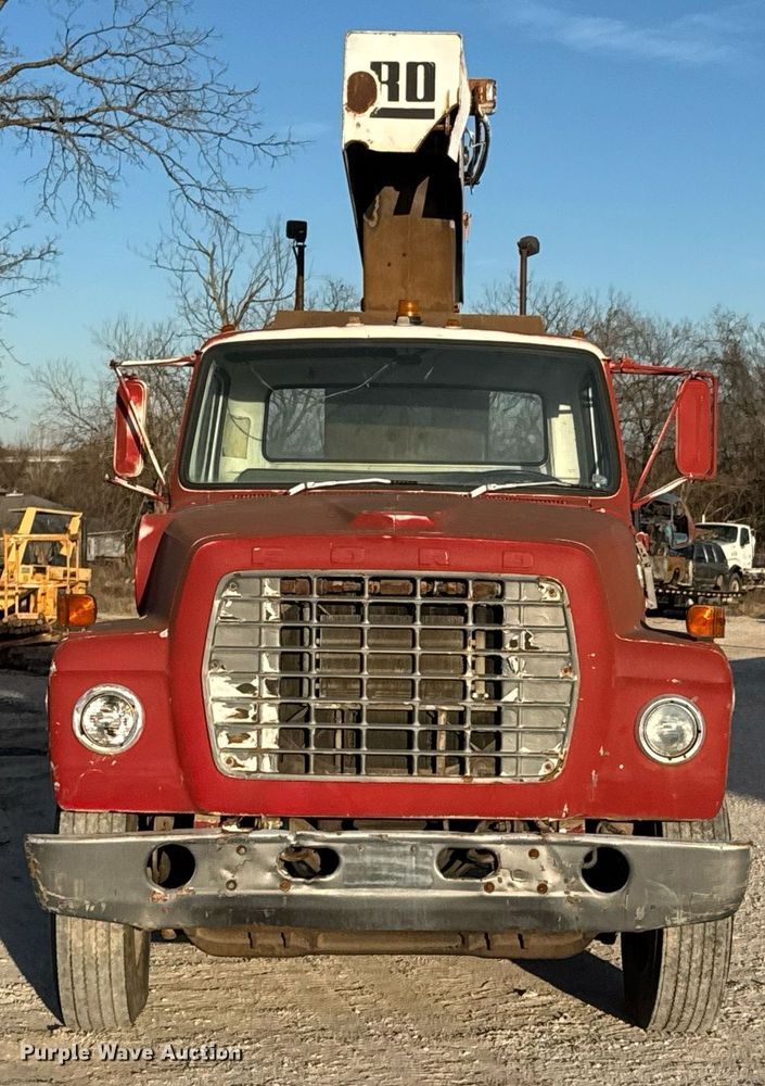 image for item DO0055 1978 Ford F800 crane truck