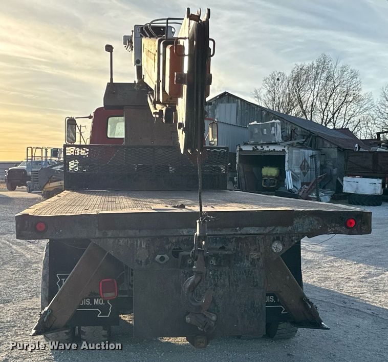 image for item DO0055 1978 Ford F800 crane truck