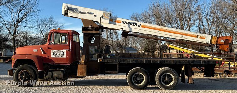 image for item DO0055 1978 Ford F800 crane truck