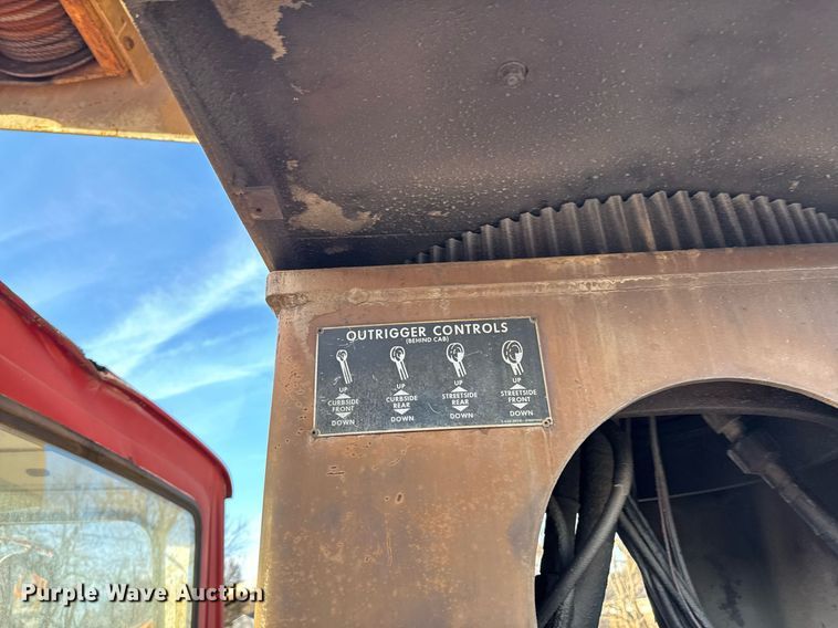 image for item DO0055 1978 Ford F800 crane truck