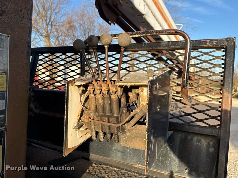 image for item DO0055 1978 Ford F800 crane truck