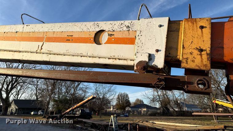 image for item DO0055 1978 Ford F800 crane truck