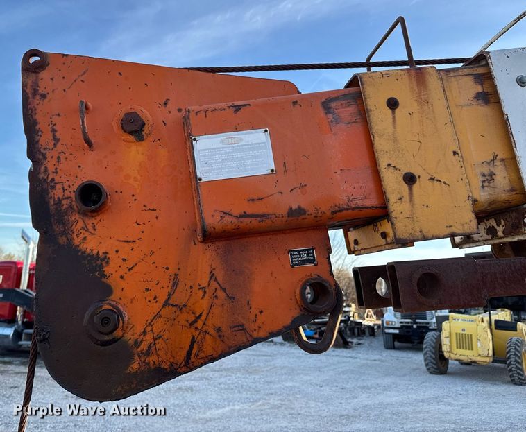 image for item DO0055 1978 Ford F800 crane truck