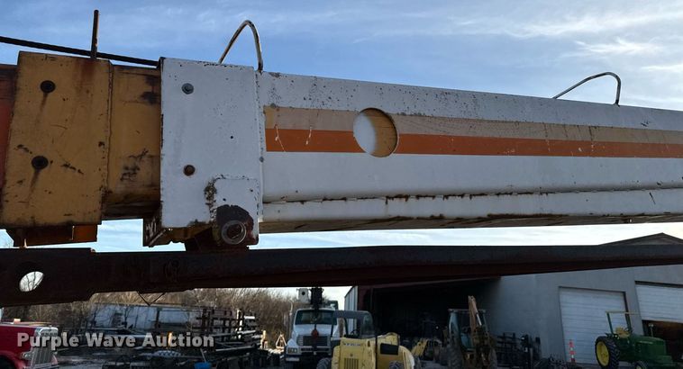 image for item DO0055 1978 Ford F800 crane truck