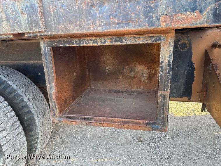 image for item DO0055 1978 Ford F800 crane truck