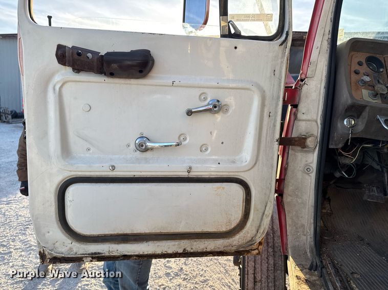 image for item DO0055 1978 Ford F800 crane truck