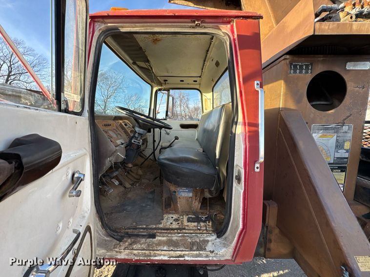 image for item DO0055 1978 Ford F800 crane truck