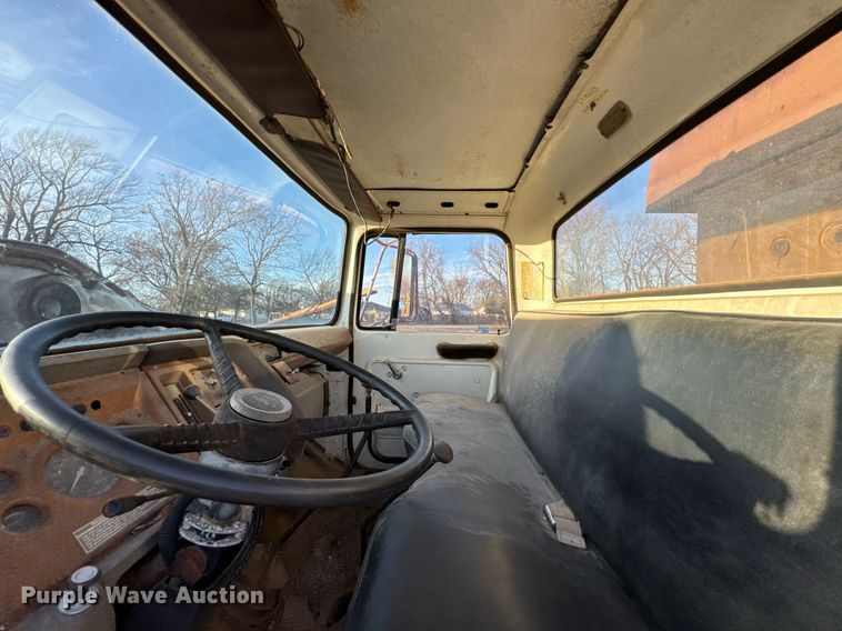 image for item DO0055 1978 Ford F800 crane truck