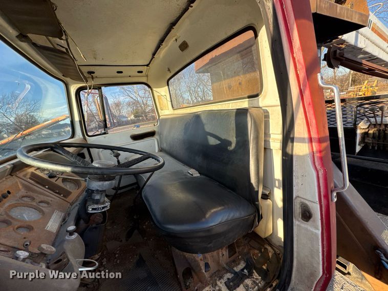 image for item DO0055 1978 Ford F800 crane truck